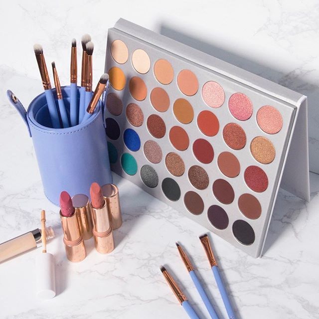 Makeup Tools & Palettes